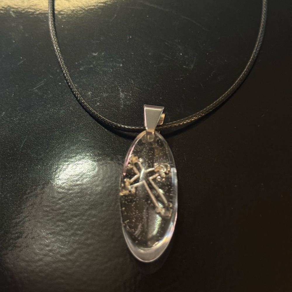 Elegant Black and Silver Pendant Necklace